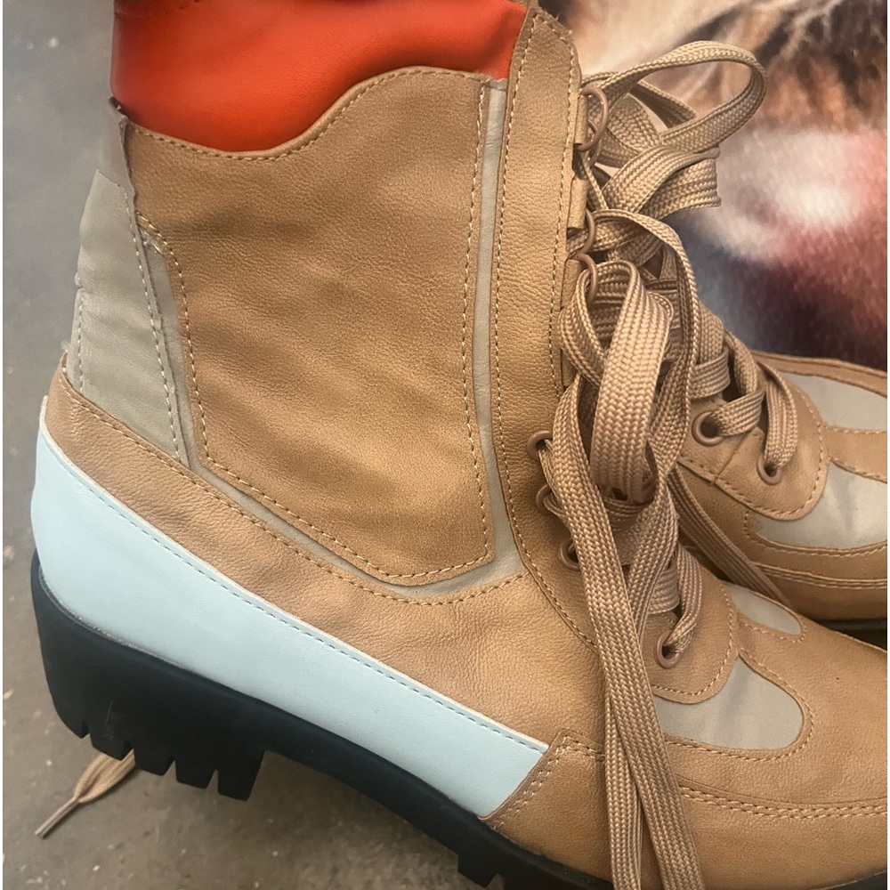 CHASE AND Chloe boots 🥾 size 7 women’s. Tan, blue and orange with black heel